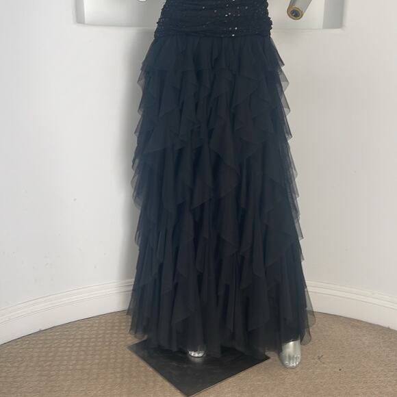 Tadashi Shoji One Shoulder Sequin Mesh Tiered Black Gown Size 6 - Picture 11 of 15